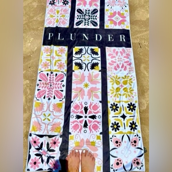 BNIB - Plunder Oversized Beach Towel - Picture 4 of 4